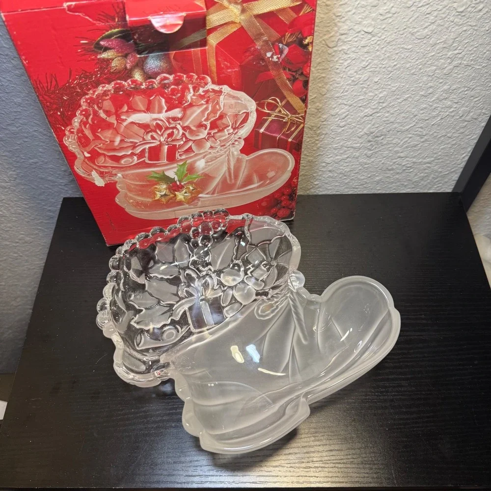 Mikasa Santas Boot‎ Bon Bon Server 8.75